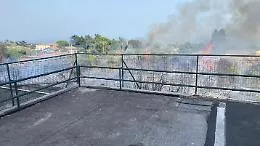 Incendi nel Catanese, da Ragalna a Zafferana Etnea in fiamme uliveti, frutteti e case minacciate