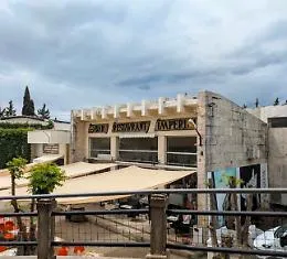 Paura alla Villa Romana del Casale: principio d'incendio al bar Imperial domato, causato da un corto circuito