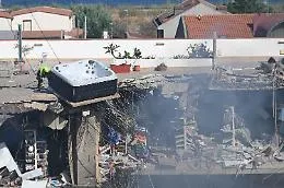 &laquo;Non molliamo le speranze, noi continuiamo&raquo;. Dopo il crollo di Messina, le ore decisive per trovare vivi i dispersi