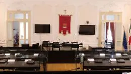 Trapani, seduta consiliare deserta: conti comunali in bilico tra Tari, mozione di sfiducia e rischio Corte dei Conti
