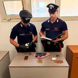 Tombini e cunicoli usati come nascondigli: allo Zen 2 sequestrate una pistola e 150 munizioni