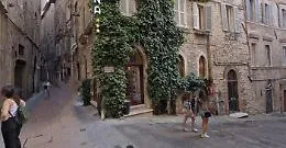 &Egrave; catanese il musicista trovato morto in una camera d'albergo di Perugia, ipotesi intossicazione a causa di una caldaia