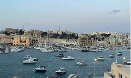 Quindicenne italiano in isolamento nel carcere di Malta: il padre denuncia condizioni allarmanti
