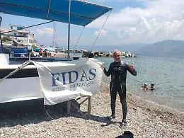 Il primato tutto siciliano: 80 anni, 14 traversate dello Stretto di Messina, nuovo record e appello alla donazione di sangue