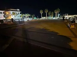 Marina di Ragusa, piazzetta da oltre tre mesi al buio. Caruso non ci sta