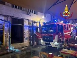 Incendio nel vano contatori di un palazzo di cinque piani in via Maqueda: paura nel pieno centro di Palermo