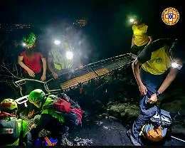 Etna in eruzione: escursionista cade e si frattura le gambe sul sentiero di Serracozzo