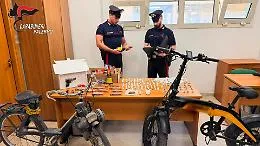 Armi, droga e botti illegali allo Zen: maxi blitz dei Carabinieri a Palermo, arrestato un ventenne