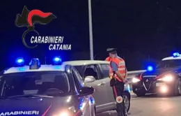 Controlli ad Acireale, stretta sulla movida: chiusa una piscina abusiva e multe per monopattini senza casco



