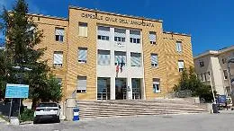 Spara all&rsquo;ex compagna dopo una lite e poi tenta il suicidio: entrambi ricoverati a Cosenza

