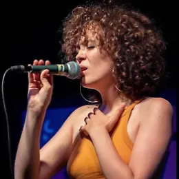 Ferragosto alle saline dello Stagnone di Marsala: Ginevra Stracci in "You Fascinate Me So" sotto le stelle