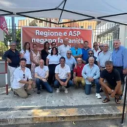 L'assessore alla sanit&agrave; Caruso a Gela tra barricate e acqua gettata sul fuoco