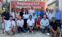 Ferragosto di presidio davanti all'ospedale di Gela: Di Stefano chiede rinforzi