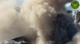 Etna, l'esplosione di cenere del Cratere di Nord-Est