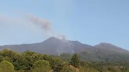 Etna (di nuovo) in tregua: si fermano le colate principali, nessuna esplosione dal cratere Voragine