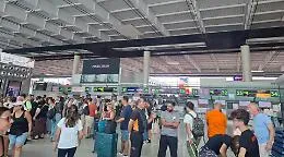 L'Etna d&agrave; una tregua, l'aeroporto torna operativo: ripristinate le normali attivit&agrave; in arrivo e partenza