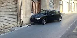 Modica, abbandona l'auto dopo un incidente stradale: traffico in tilt