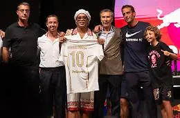 Ronaldinho show a Ravenna: &laquo;Sto bene, posso giocare e sogno il gol numero 300&raquo;
