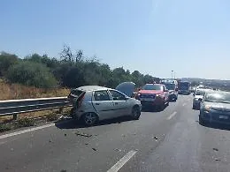 Statale 121, incidente in direzione Patern&ograve;: due auto coinvolte e alcuni feriti