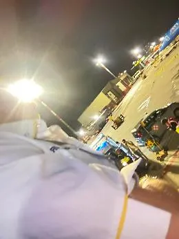 Dieci ore chiusi in un aereo Ryanair: tre svenimenti e la denuncia social di uno dei passeggeri