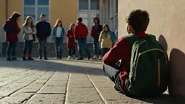 A 9 anni denuncia di essere vittima dei bulli: i suoi compagni lo abbracciano commossi