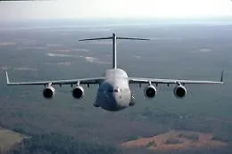 Un C-17 americano atterra a Mosca: cosa nasconde il cargo militare atterrato in Russia
