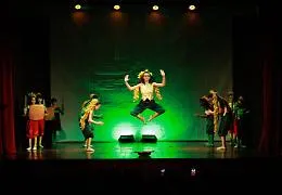 "Terra in tasca&rdquo;, un'esperienza immersiva, sensoriale e moderna che a partire dalla danza omaggia la Sicilia. Regia di Agnese Vitale