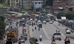 Farnesina a Kathmandu per i connazionali: ricerche dei tre dispersi e allerta inondazioni al valico di Gyirong