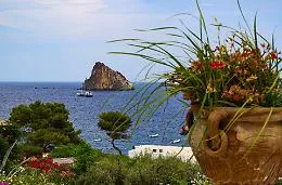 Boom di traghetti nell'estate 2026: Sicilia ed Eolie grandi protagoniste delle vacanze italiane