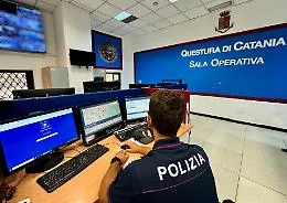 Caricava in auto merce non pagata al supermercato: bloccato e denunciato 