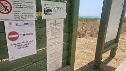 Torre Salsa, stop al nudismo integrale in spiaggia: cartelli e divieti nella riserva di Siculiana