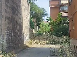 Enna Bassa, muro crollato in viale delle Olimpiadi: scatta la protesta per i ritardi nella ricostruzione