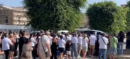 Commozione e tanta gente allo Zen per i funerali della piccola Anna Rosa, morta a causa della difterite