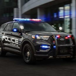 Paura a Times Square: la polizia spara a donna che ha accoltellato due persone, una &egrave; morta