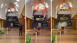 Palermo, il video del tetto del centro commerciale Conca d'Oro che viene gi&ugrave; dopo essere stato divorato dalle fiamme
