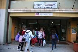 Scuola, l'allarme della preside della Cavour di Catania: &laquo;Mancano aule e i banchi li abbiamo comprati noi. Ma il Comune non risponde&raquo;