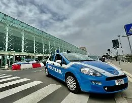 Taxi abusivo all'aeroporto Vincenzo Bellini: denunciato un 31enne di Catania