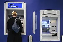 Soldi bloccati nello sportello bancomat? Attenti, non &egrave; un guasto ma una truffa silenziosa