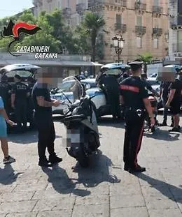 Blitz dei Carabinieri a Catania e Misterbianco: denunce per evasione, sequestri di droga e refurtiva recuperata