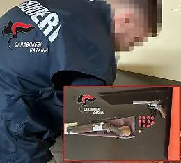 Fucile a canne mozzate e rivoltella: 22enne arresto a Catania, accertamenti sulle armi
