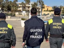 Gasolio fuorilegge nell&rsquo;Agrigentino: sequestrati 750 litri stipati in 33 taniche su un autocarro
