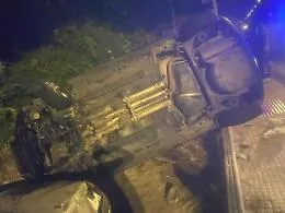 Paura nella notte a Pozzallo: auto si schianta contro vetture in sosta