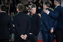 Fan in delirio per gli Oasis sul red carpet