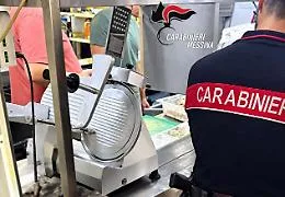 Messina, pesce mal conservato in cucina: ristoratore denunciato, locale sospeso
