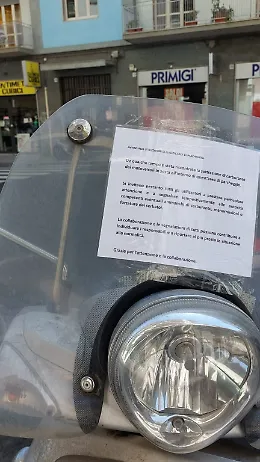 Furti di carburante dalle auto in sosta: allarme in via Giacomo Leopardi