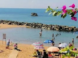 Scoglitti, i bagnanti: "Doccia alla spiaggetta senz'acqua da otto giorni"