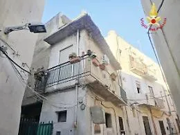 Crolla un balcone a Mazara del Vallo, morta una donna di 86 anni. Palazzo pericolante, sgomberata una famiglia