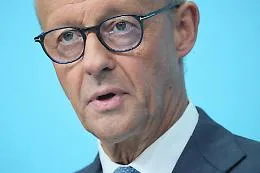 Merz attacca l&rsquo;AfD al Bundestag: &laquo;La vostra remigrazione non &egrave; altro che una pulizia etnica&raquo;