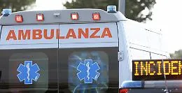 Scontro frontale fra due auto sulla statale 113 a Mer&igrave;: due feriti