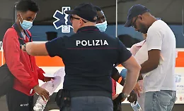 Meloni su immigrazione: &laquo;Chi delinque viene espulso&raquo; e posta video sui social